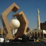 O monumento na praça Rabaa Al-Adawiya, no Cairo. http://esportefino.cartacapital.com.br